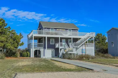 Image de 2885 - Cobb Station, Oceanside home perched high on a rise with great ocean views & sea breezes