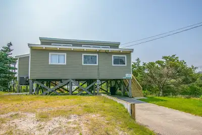 Image de 7555-Saucy Lido, is for smaller families to experience the beauty of Hatteras Island.
