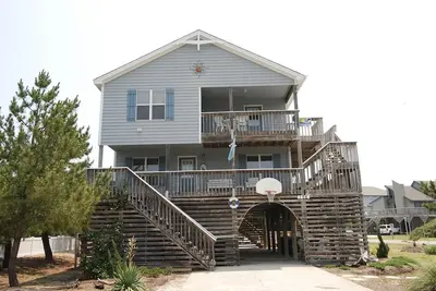 Spacious Duck home centrally located with everything you need for the ultimate Outer Banks vacation!