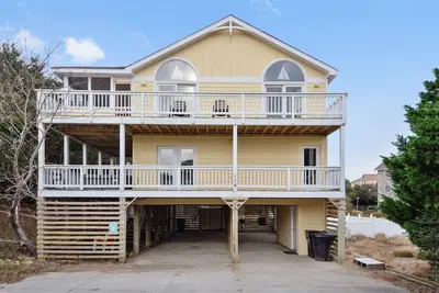 Pet friendly with private pool, community pool and tennis, soundside pier, ocean beach parking