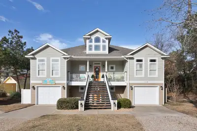 Spacious vacation home with private pool, hot tub, and Four Seasons community amenities