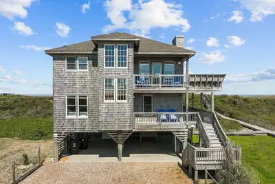 Image de 2410 - Come Sail Away, Duck spacious oceanfront rental minutes from great local dining