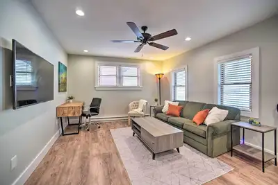 Image de Mid-Century Modern Apt - Steps to Lake George