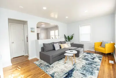 Image de ⭐️Vibrant Beach Bungalow King Bed⭐️