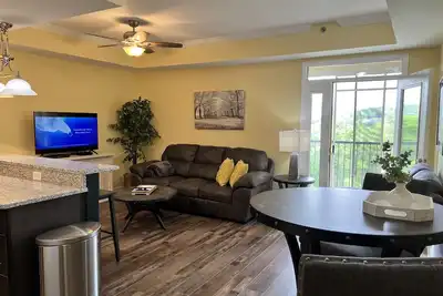 Image de Luxury Riverfront spacious Condo in Perfect Location near Tanger Outlets