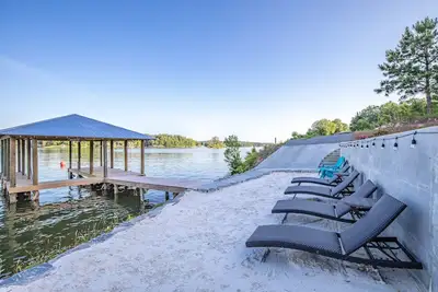Image de Lake Daze on Lake Martin by Big Fish Real Estate Group at Lake Martin