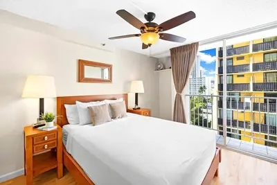 Image de 1 Br w/ Great City Views, 3 mins to Waikiki Beach!