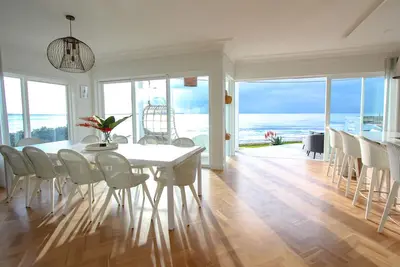 Image de Spectacular 5 Bedroom Ocean Front Home - Ranked in top 20 beach houses in Nsw!