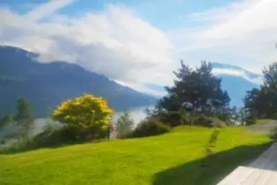 Image de Maison de vacances pour 8 a Innvik-By Traum