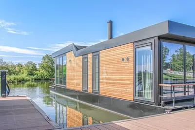 Image de Magnifique bateau de 2 chambres à Ohé.