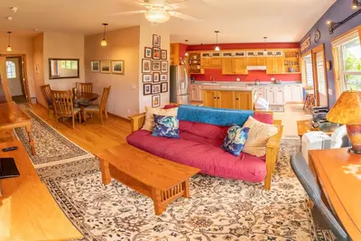 Image de Mountain View, jacuzzi, bright spacious Ecovillage