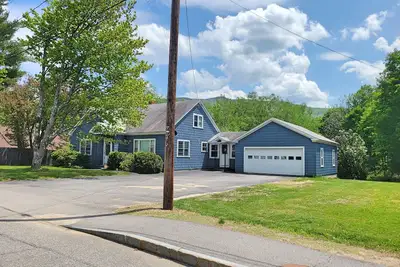 Image de Private, updated home, Ac/Fp, garage, yard, swim club, in town. Ip089 by Lrs