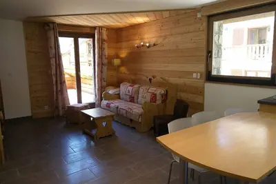 Image de À 100m des pistes de ski, 1er étage, terrasse, balcon, parking, télévision, casier à ski, 70m²