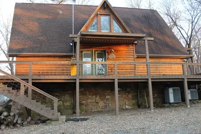 Image de Beautiful, Majestic Log Cabin Large Game Room and Lake View