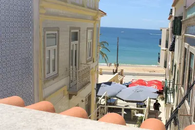 Image de Sesimbra Beach 15 m away, charming apartment, sea view terrace, historic heart