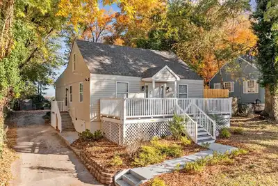 Image de Updated 4br Downtown South District w Skyline View