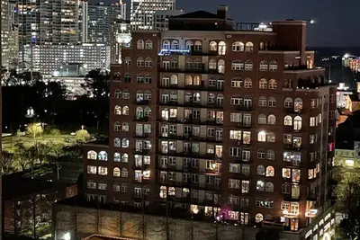 Image de Nice1 bedroom, 1 bath in  High rise building with office space