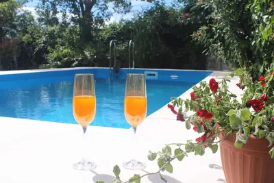 Image de Charming two bedroom chalet with the pool and vineyard