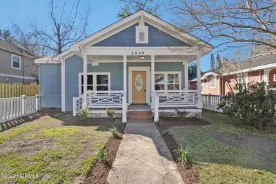 Image de 1930's Downtown Bungalow