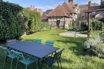 Image de Cottage sleeps 5 with garden in downtown Livarot