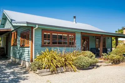 Image de The Cottage on the Hill - Wānaka Holiday Home