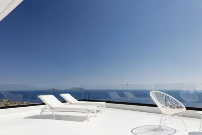 Luxury Private Gateway with Heated Pool, Hot Tub & sea view!