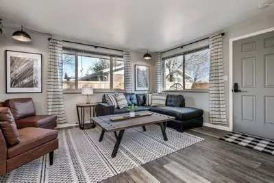 Image de Tranquil Chic Retreat | Near Mtns/Red Rocks | Wifi