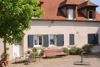 Image de Gîte cosy avec terrasse et WiFi - 2 ch, 4 pers à Besson