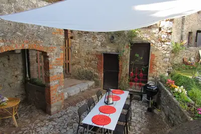 Image de Typical tuscan house in a rural hamlet