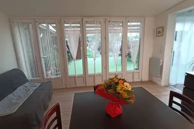 Image de 2 pièces de plain pied sur jardin en bord de Marne
