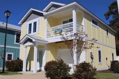 Image de Yellow Submarine at Devonshire Place 3 Bedroom Home, Clubhouse Amenities & Near Beach Access