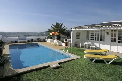 Image de Lovely 3 bed villa, private pool, sea views, A/C, WiFi