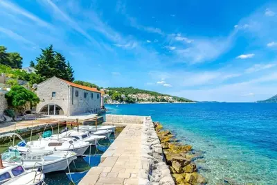 Image de Charming Authentic Beachfront Villa With Pool