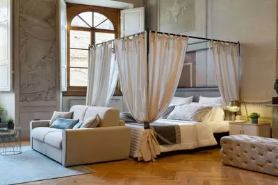 Image de Dine Beneath Original Frescoes Historical Florentine Building Dating To 15thcent