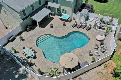 Image de Spacious 5-bedroom, 6 bath vacation home just 30 min drive to beaches and casino