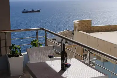 Image de Modern, stylish apt by the sea with large balcony, sea view, close to the center