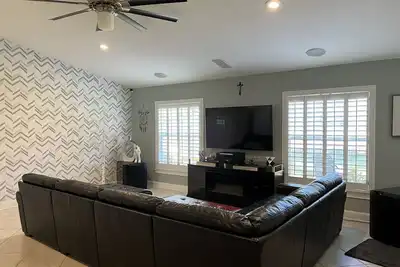 Image de Centrally located Largo home