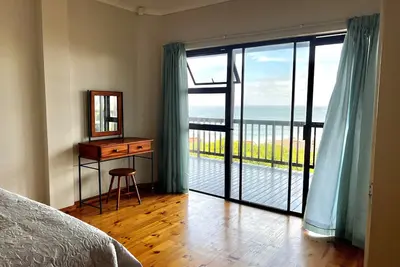 Image de Stunning seaside home - 5 min walk from the beach!