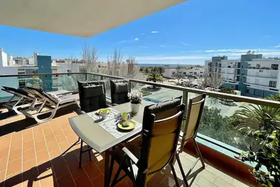 Image de Spacious 3 Bedroom with Amazing Sea Views- Close to Lagos Marina