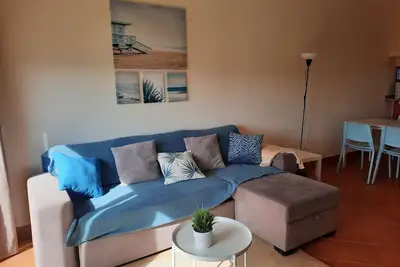 Image de 1Bedroom apartment w/pool and bbq 10minutes from Meia Praia Beach