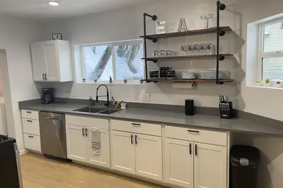 Image de Cheerful 5 Bed/2 Bath Home < 3 blocks to Downtown