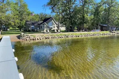 Image de Stunning 4 Bedroom Lake Home close to everything! !
