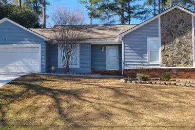 Image de 5 beds/2 bath fully furnished house. Walk To Course! ! Masters 2026! ! !