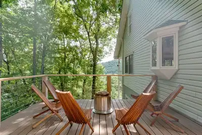 Image de Mountain Getaway~Hot Tub~Fire Pit~Lake Glenville ~Fully Equipped Kitchen