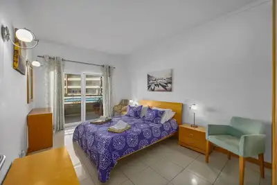 Image de Private Location Beach Apartment with Pool and Town Views in Quinta da Barracuda