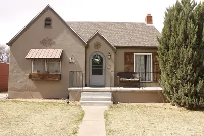 Image de Cheerful Residential, multifamily, 2 in 1 home! !