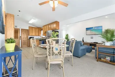 Image de Water Front Beach Bungalow- Sleeps 6   Firepit. Game Room Gazebo.