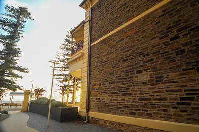 Image de Adelaide's Seaside Location - Glenelg Beach: Seafield Apartment No. 6, Upstairs