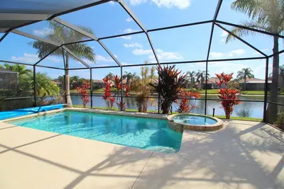 Image de 8920 Amazing lake view pool/spa house with a golf membership