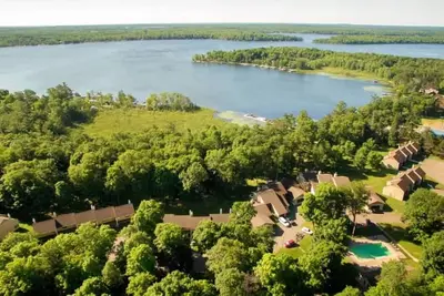 Image de Cozy Lakeside Condo